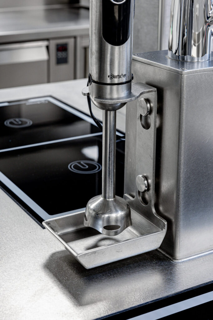 arredo inox professionale 3Q5A5597-HDR Maßgefertigte Edelstahlmöbel svg+xml;charset=utf