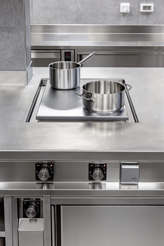 arredo inox professionale 3Q5A5633-HDR Maßgefertigte Edelstahlmöbel svg+xml;charset=utf