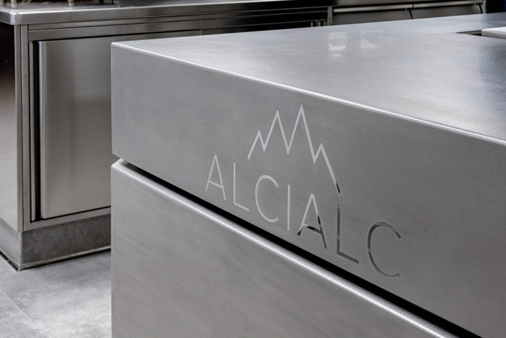 arredo inox professionale 3Q5A5893-HDR Maßgefertigte Edelstahlmöbel svg+xml;charset=utf