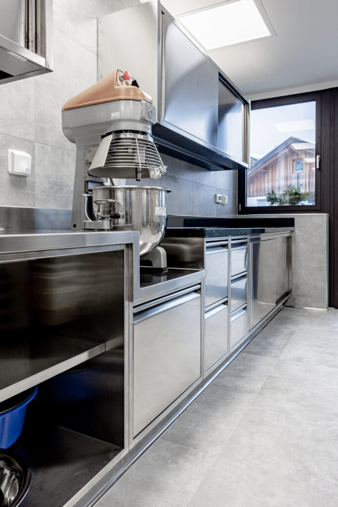 arredo inox professionale 3Q5A6157-HDR Maßgefertigte Edelstahlmöbel svg+xml;charset=utf