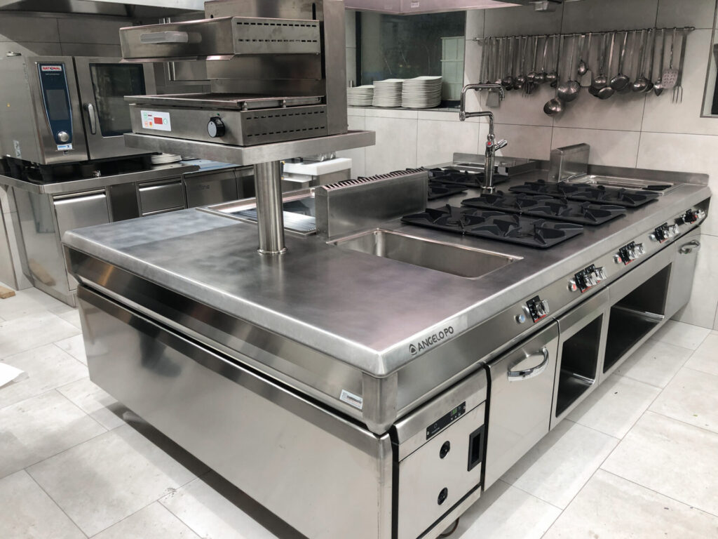 IMG_3123 Grandi cucine professionali svg+xml;charset=utf