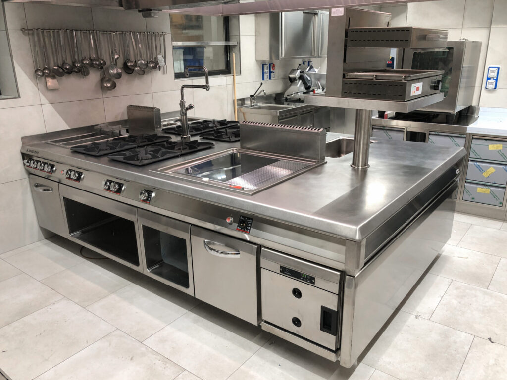IMG_3125 Grandi cucine professionali svg+xml;charset=utf